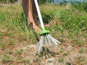 Long-Handled Critter Catcher - Image 4